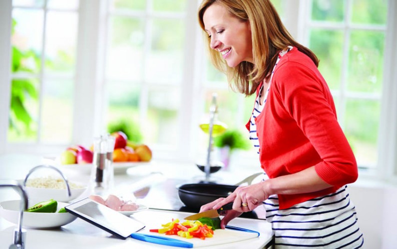 femme qui cuisine