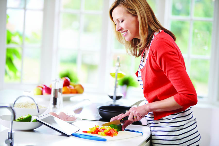 femme qui cuisine